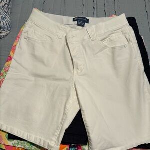 Democracy size 8 white shorts